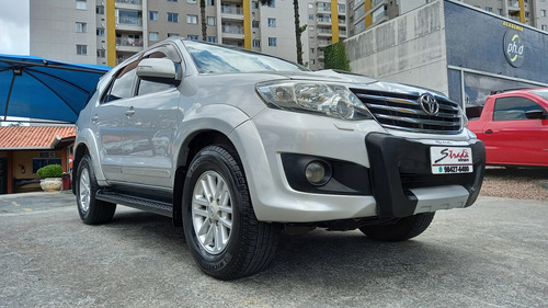 Toyota Hilux SW4 3.0 Srv 7l 4x4 Aut. 5p