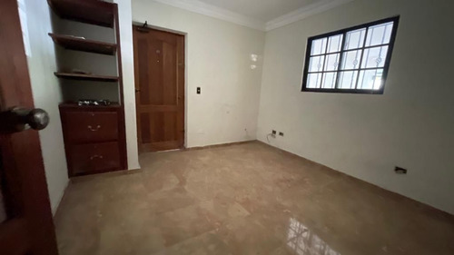 Casa De Esquina En La Castellana En Venta