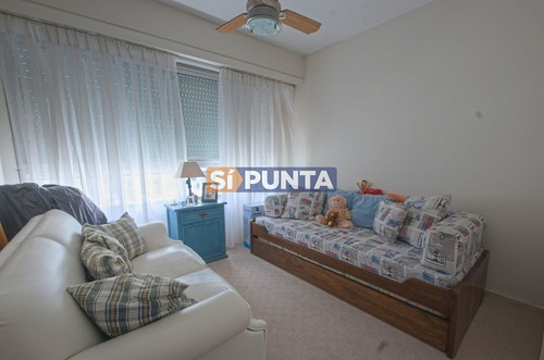 Imagen 7 de 20 de Departamento De 2 Dormitorios En Venta En Torre Con Todos Los Servicios