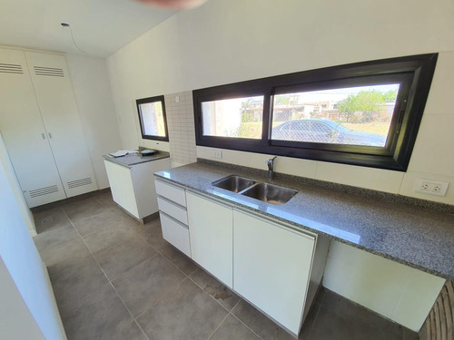 Imagen 7 de 21 de Casa De 2 Dormitorios En Venta Parrilla Jardín Roldan