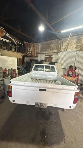Toyota Hilux Cabina Simple Gasóleos Totalmente Restaurada