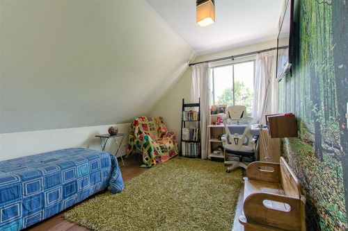 Casa En Venta De 5 Dorm. En Peñalolén - Sector Las Tinajas