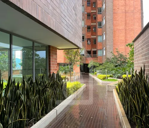 En Venta Apartamento Sector Loma De Los Mesa Envigado Piso Alto