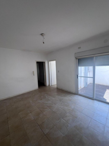 En Venta! Casa Centrica De 3 Dormitorios + Casas De 1 Dormitorio + Cochera 3 Autos! Inmejorable Ubicación