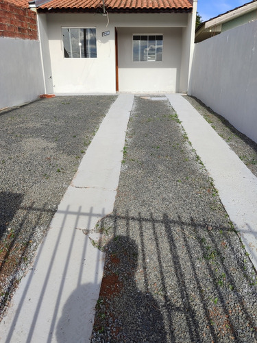 Casa À Venda Com Ótima Localização.