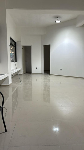 Renta De Local Comercial Con Baño Incluido Y Pequeña Bodega