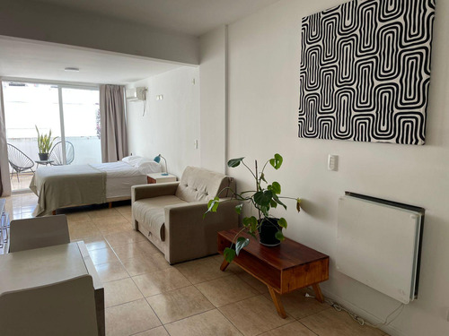 Monoambiente Super Luminoso Con Balcon Tipo Patio En Almagro. Requisitos De Ingreso Super Flexibles