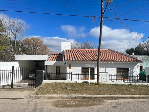 Casa De 2 Habitaciones, Gas Natural, La Falda, Córdoba. Precio En Oportunidad!