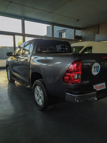 Imagen 18 de 21 de Toyota Hilux 4x2 Dc Srv 2.8 Tdi 6 At