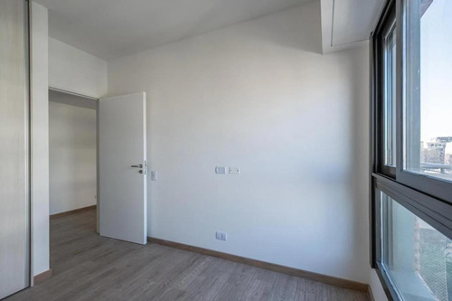 Departamento En Villa Urquiza, Ubicado En Una Amplia Zona Comercial Y Gastronómica.