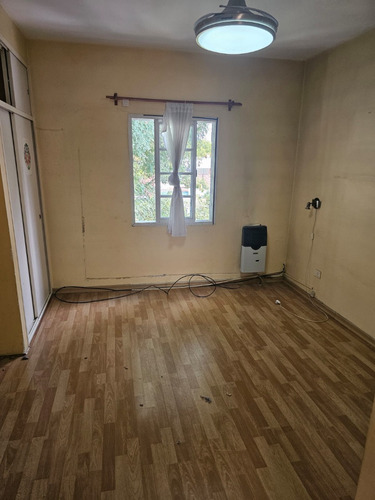 Triplex Con Entrada De Auto Y Patio , Tres Dormitorios