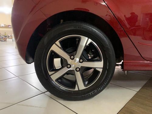 Imagem 10 de 12 de Chevrolet Onix 1.4 Ltz 5p 2018/2019 Vermelho