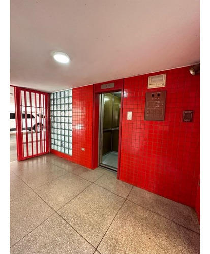 Venta De Edificio En El Rosal Con Espléndida Ubicación 734m2