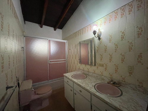 Amplia Y Confortable Casa En Venta, Ubicada En La Urbanización Exclusiva Club De Campo