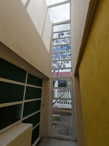 Residencia Moderna De Alto Diseño En Esquina
