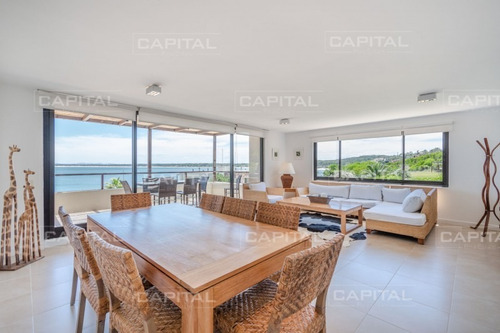 Amplio Departamento En Venta De Tres Dormitorios Más Dependencia Y Parrillero De Uso Exclusivo, Punta Ballena- Ref: 30286