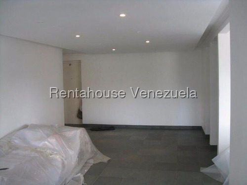 Venta De Amplio Y Practico Apartamento Oportunidad En Prados Del Este. Mv2519356