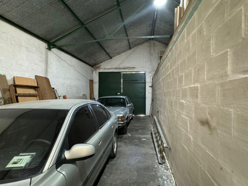 Casa En Venta - 8 Dormitorios 4 Baños - La Lonja