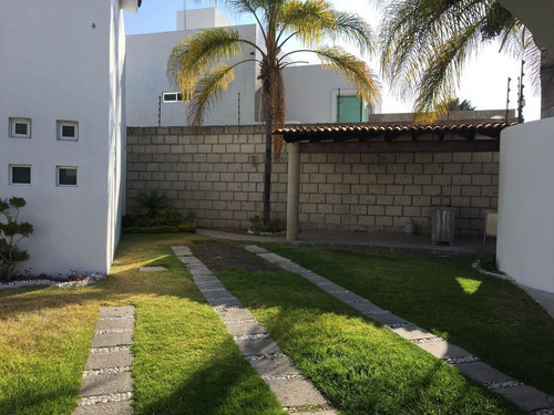 Imagen 5 de 16 de Casa Estilo Californiano Moderno