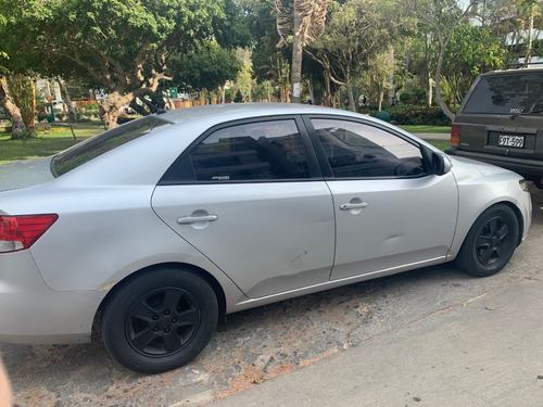 Vendo Auto Marca Kia, Modelo Cerato 2013, Color Plata