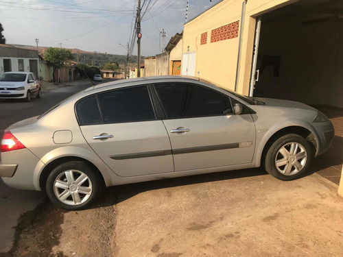 Imagem 3 de 8 de Renault Megane Sedan Dynamic 1.6 Flex