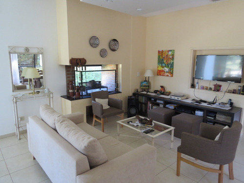 Imagen 5 de 24 de Casa En Venta-zona Lasalle-moderna Impecable- Excelente Entorno-permuta Por Casa