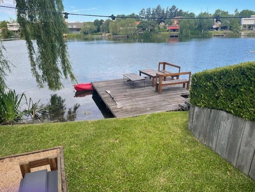 Casa Al Agua En Barrio La Laguna -rincón De Milberg
