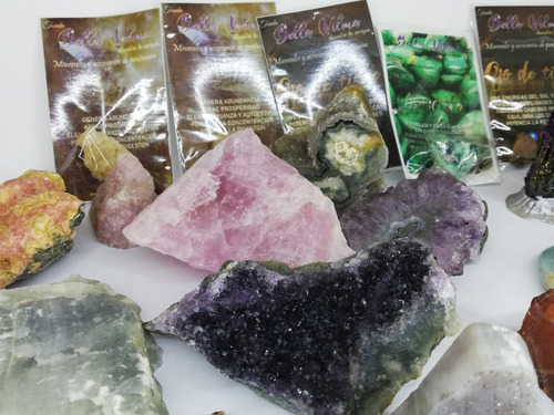 Feldespato Con Cristales De Turmalina ,moscovita Y Clorita