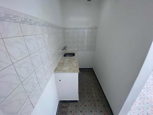 Casa En Alquiler La Comercial/tres Cruces 1 O 2 Dormitorios