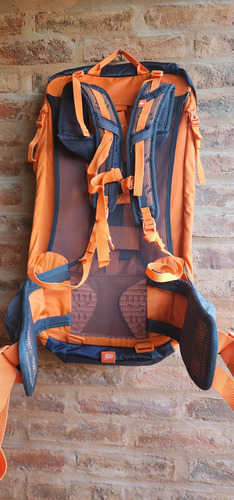 Mochila Trekking Quechua Forclaz 40 Air Plus. Decathlon Azul Oscuro Liso (Usado)