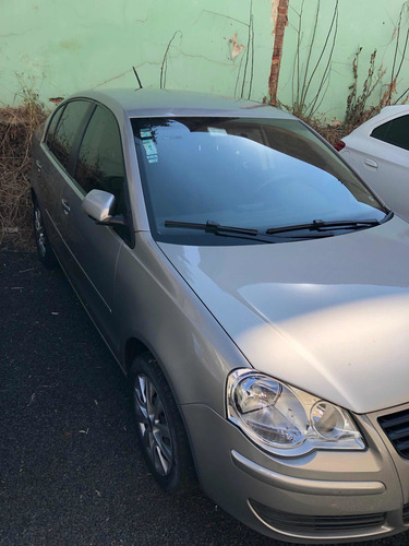 Volkswagen Polo Sedan 2011 1.6 Vht Total Flex 4p