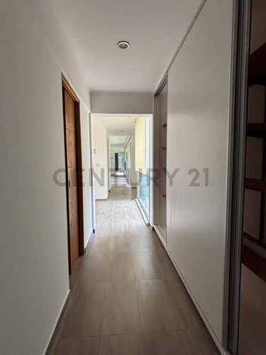 Casa En Alquiler En City Bell - 473 135 Y 136