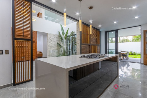 Casa De Lujo En Venta Cerca De Olivos A 5 Minutos Del Tec Con Alberca San Acasio