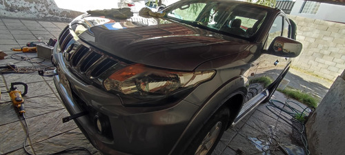 Mitsubishi L200 2.4 Cabina Doble 4x2 Mt