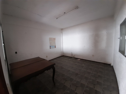 Local Con Casa 600 M2 $70000 Acropolis Casi Saravia