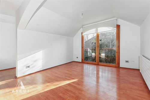 Casa En Venta De 5 Dorm. En Lo Barnechea