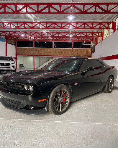 Dodge Challenger Srt