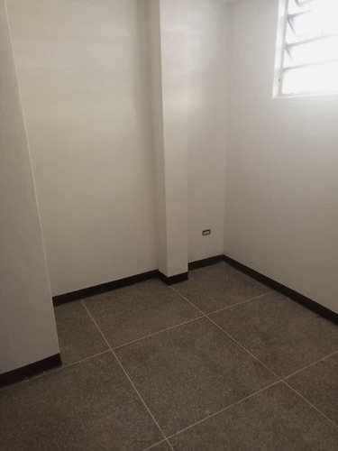 En Venta Casa Comercial En Los Dos Caminos. Sucre Caracas