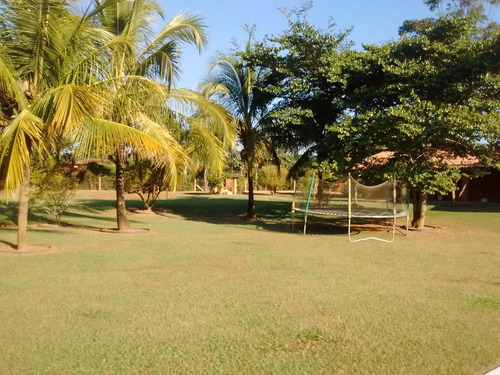 O Condomínio Vale Das Laranjeiras, É Um Local Ótimo Para Quem Procura Ar Fresco, Tranquilidade E Harmonia Com A Natureza. O Imóvel; Casa Ampla, Sala, - Ch00350 - 32414035