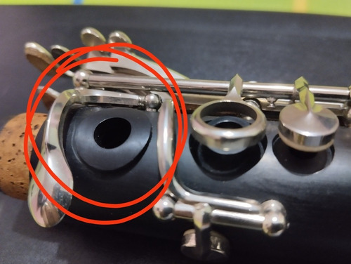 Imagen 6 de 6 de Clarinete Júpiter Con Abrazadera Bg Super Revelación