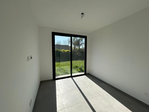 Casa A Estrenar En Venta En Barrio Manzanares Chico, Pilar