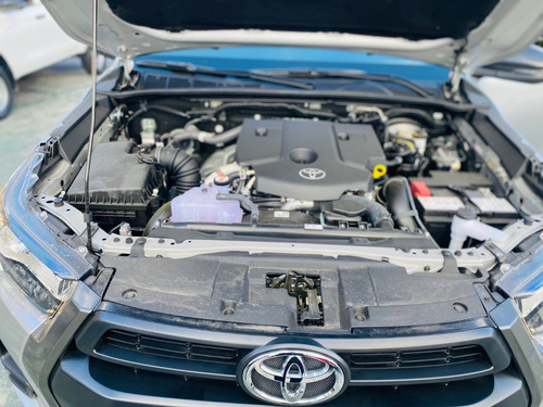 Imagen 13 de 15 de Toyota Hilux Sr 4x2 2021