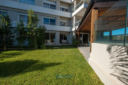 Imagen 2 de 12 de Apartamento En Barrio Parques