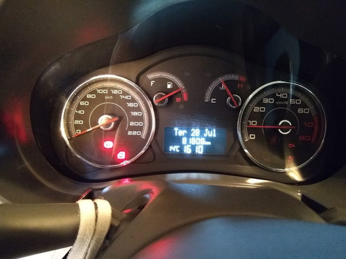 Imagem 5 de 8 de Fiat Grand Siena 2014 1.6 16v Essence Flex 4p