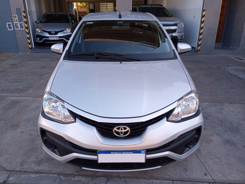 Imagen 5 de 11 de Toyota Etios Sedan 2017 Xs 1.5 N Mt6