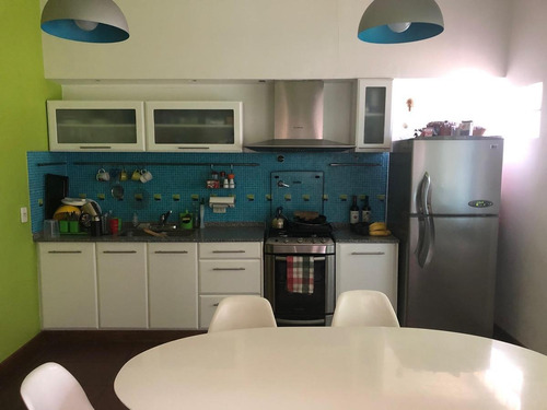 Imagen 2 de 14 de Casa En Venta - Castelar Norte - 4 Amb Con Quincho Y Pileta - Permuta Caba