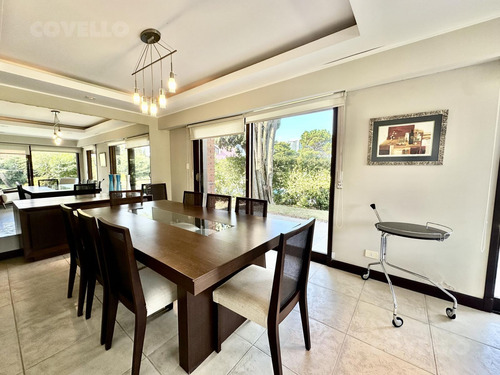 Venta Casa En Playa Mansa 4 Dormitorios, A Dos Cuadras Del Mar