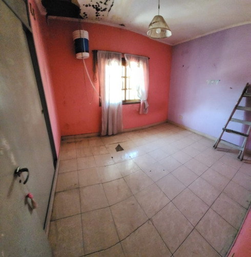 Chalet De 2 Plantas De 5 Ambientes Con Cochera Sobre Lote 8.66x34