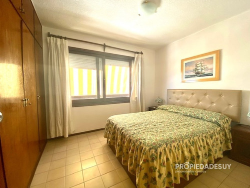 Apartamento Con Vista Al Mar De 1 Dorm. Playa Mansa, Punta Del Este- Ref: 806