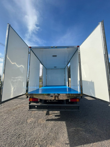 Iveco Tector 110.190 + Caja Paquetera De Fibra 5 Mts.